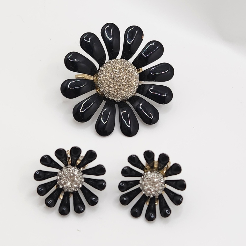 Vintage Black Enamel Daisy Flower Brooch Clip On Earrings Set 1960s Mod Pop Art